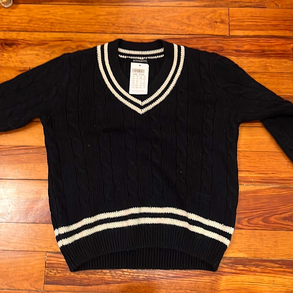 🖤Brandy Melville🖤- Oversized V-Neck Sweater